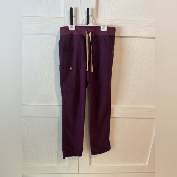 Figs women’s Deep Purple Scrub Set- XS/T Kade Cargo Pant & XXS Casma 3pocket top - Picture 2 of 13